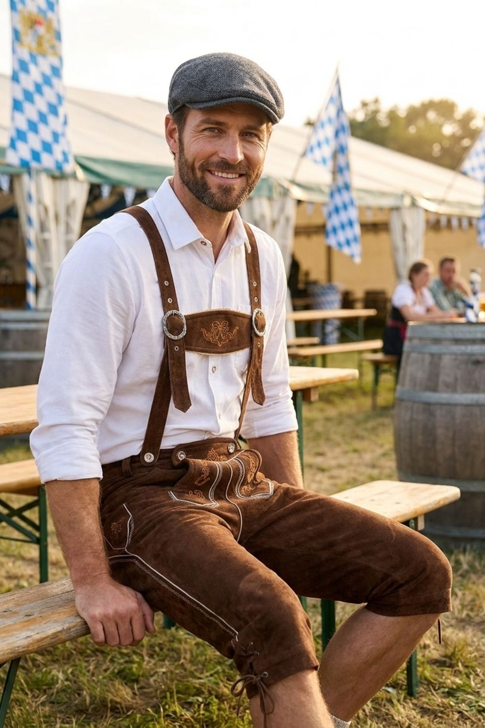 Herren Trachtenhose mit Trägern | Stickdetails