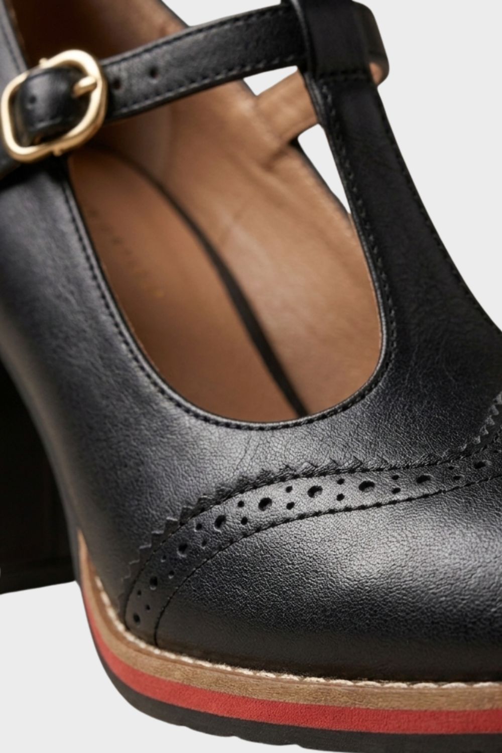 Damen Mary Jane Vintage-Pumps Brogue T-Bar – Detail-Ansicht
