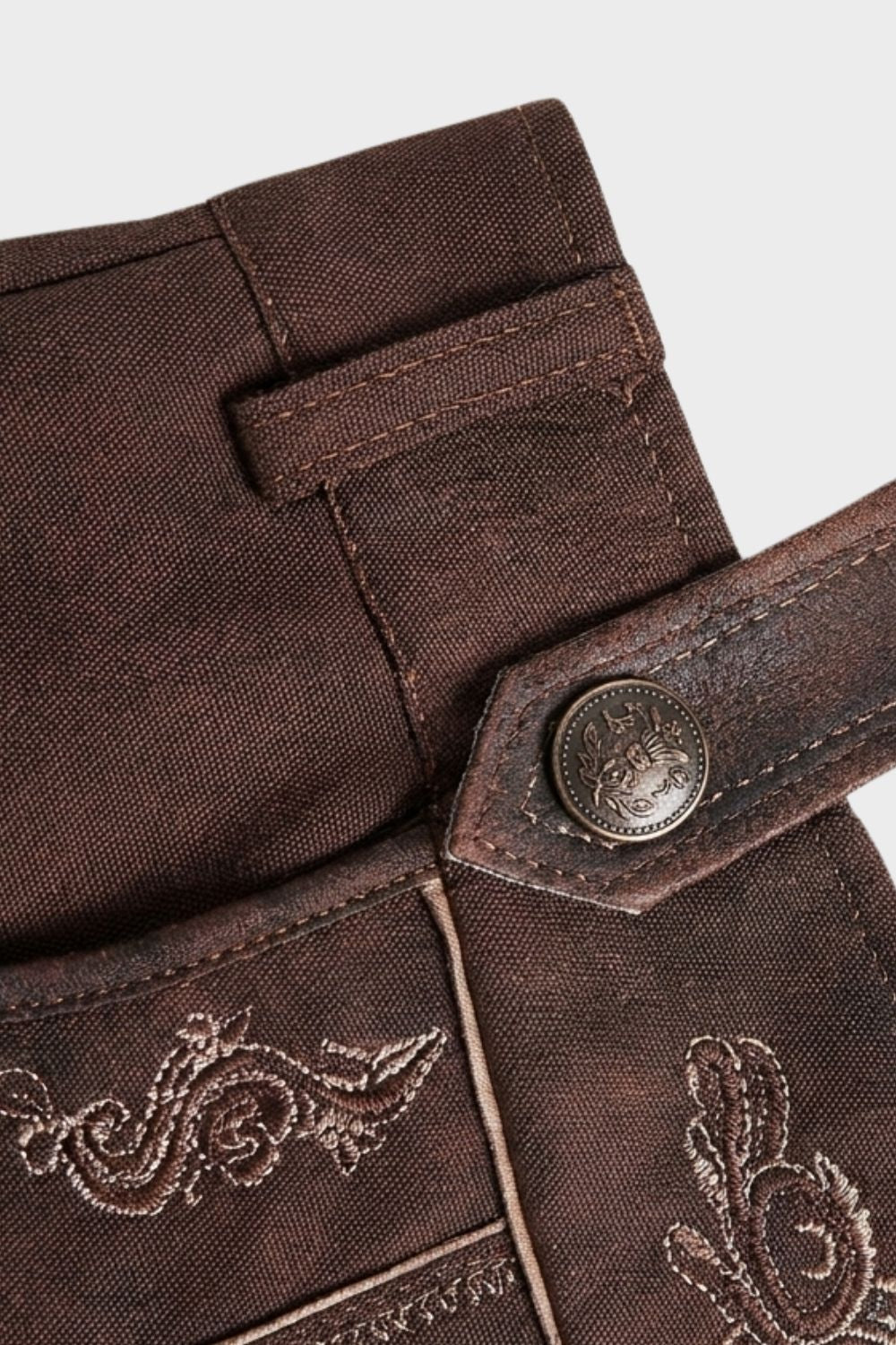 Herren Trachtenset mit kurzer Hose | Stickdetails