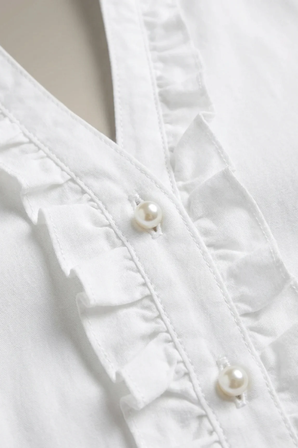 Damen Bluse V-Ausschnitt Knopfleiste – Detail-Ansicht