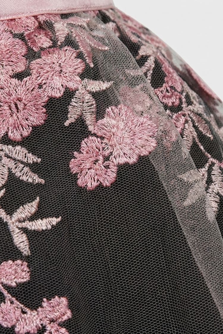Damen Dirndlkleid mit Blumenmuster | Schnürmieder & Schürze