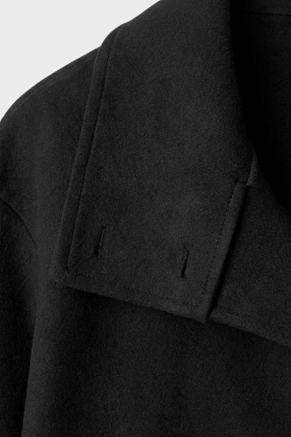 Damen Kurzjacke Reverskragen Knopfleiste – Detail-Ansicht