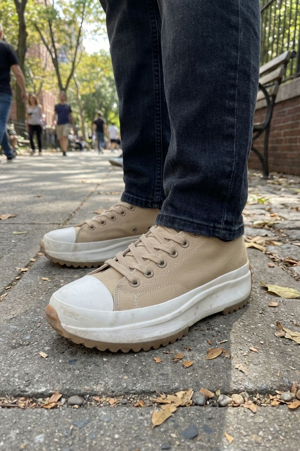 Damen Low Sneaker Gummikappe Schnürung – Detail-Ansicht