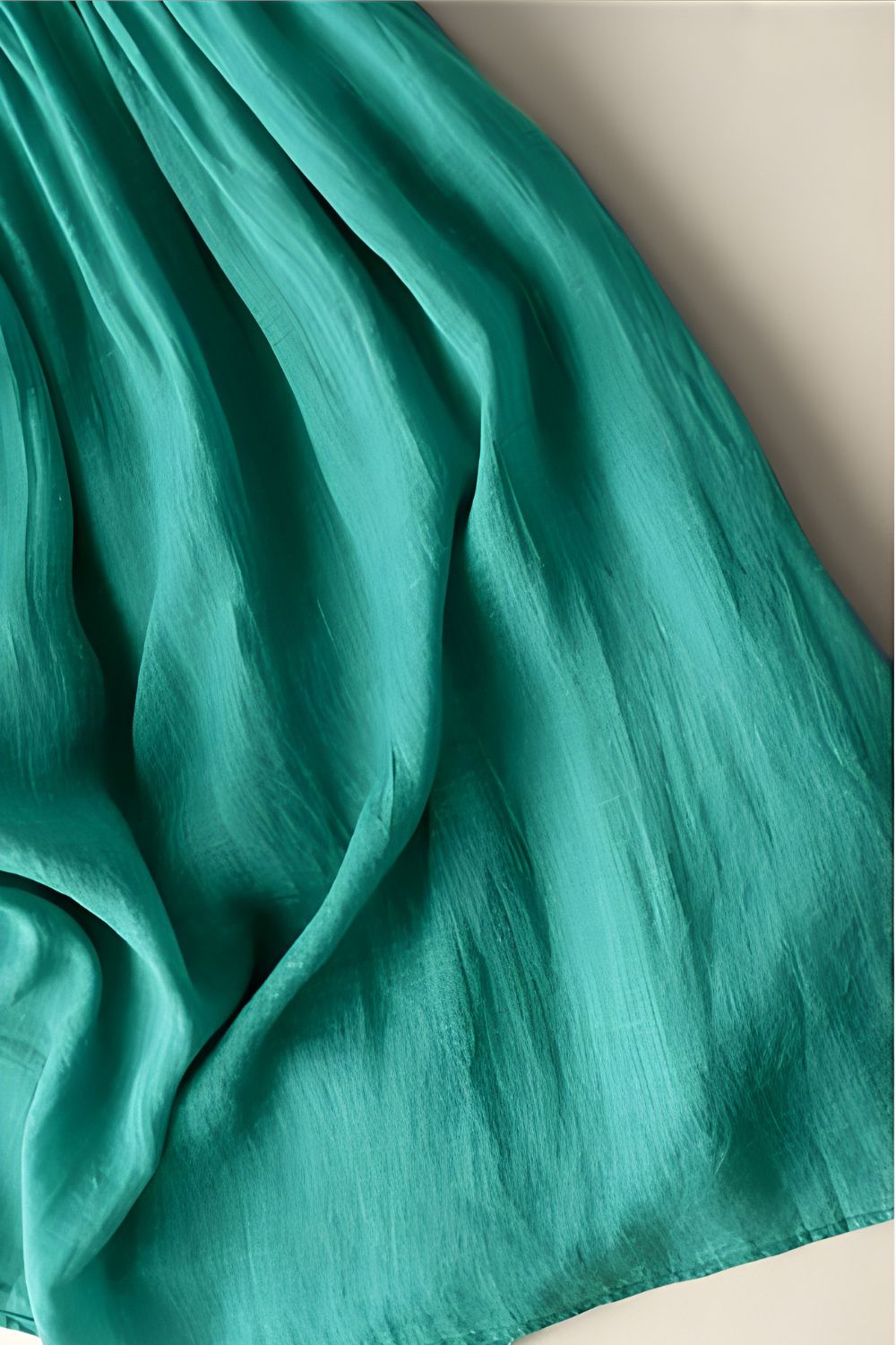 Damen Leinen Midikleid Stickerei – Tragestil-Beispiel