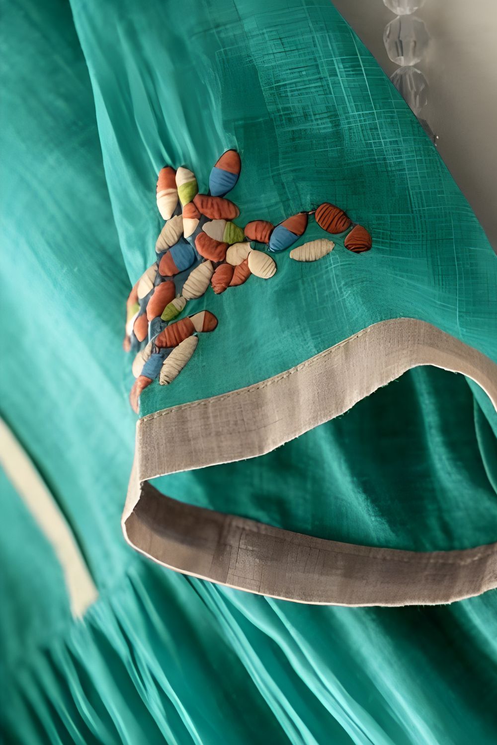 Damen Leinen Midikleid Stickerei – Detail Verarbeitung
