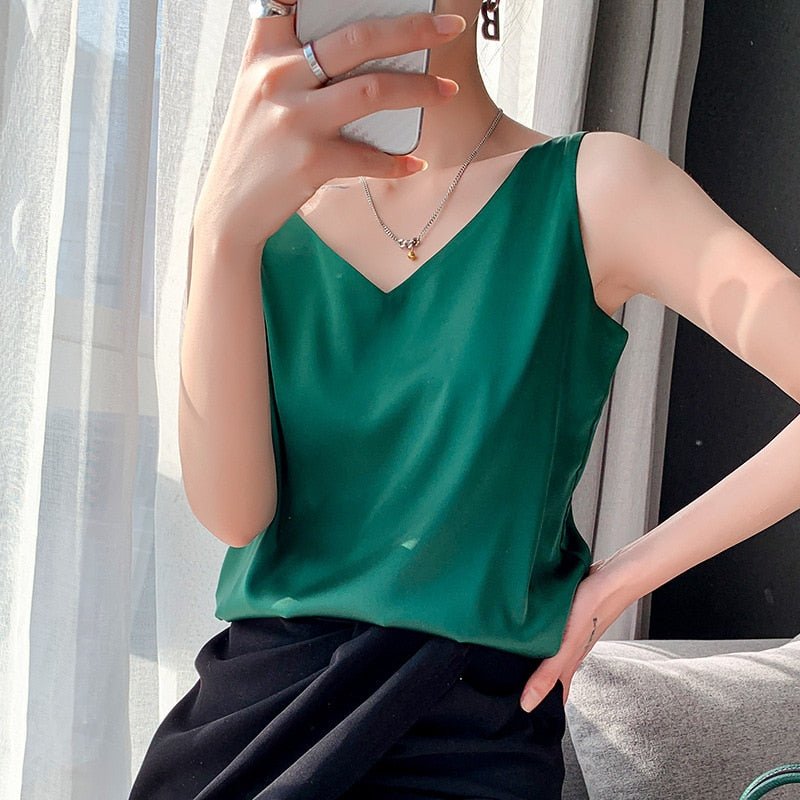 Damen Satin-Top Tank V-Ausschnitt – Layering-Beispiel