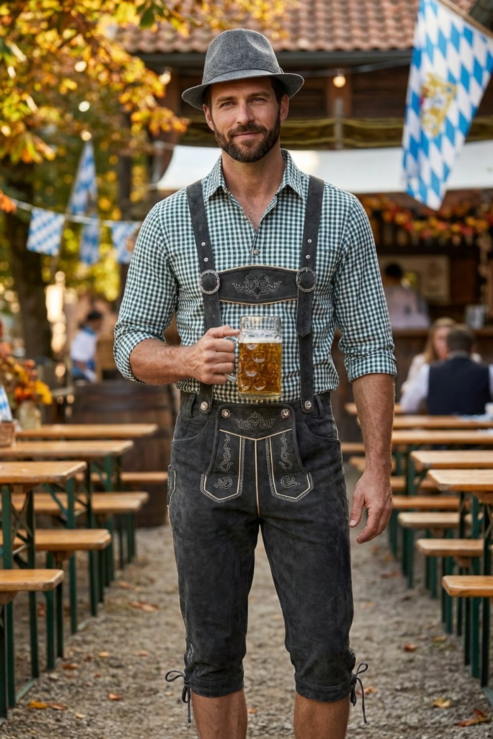 Herren Trachtenhose mit Trägern | Stickdetails