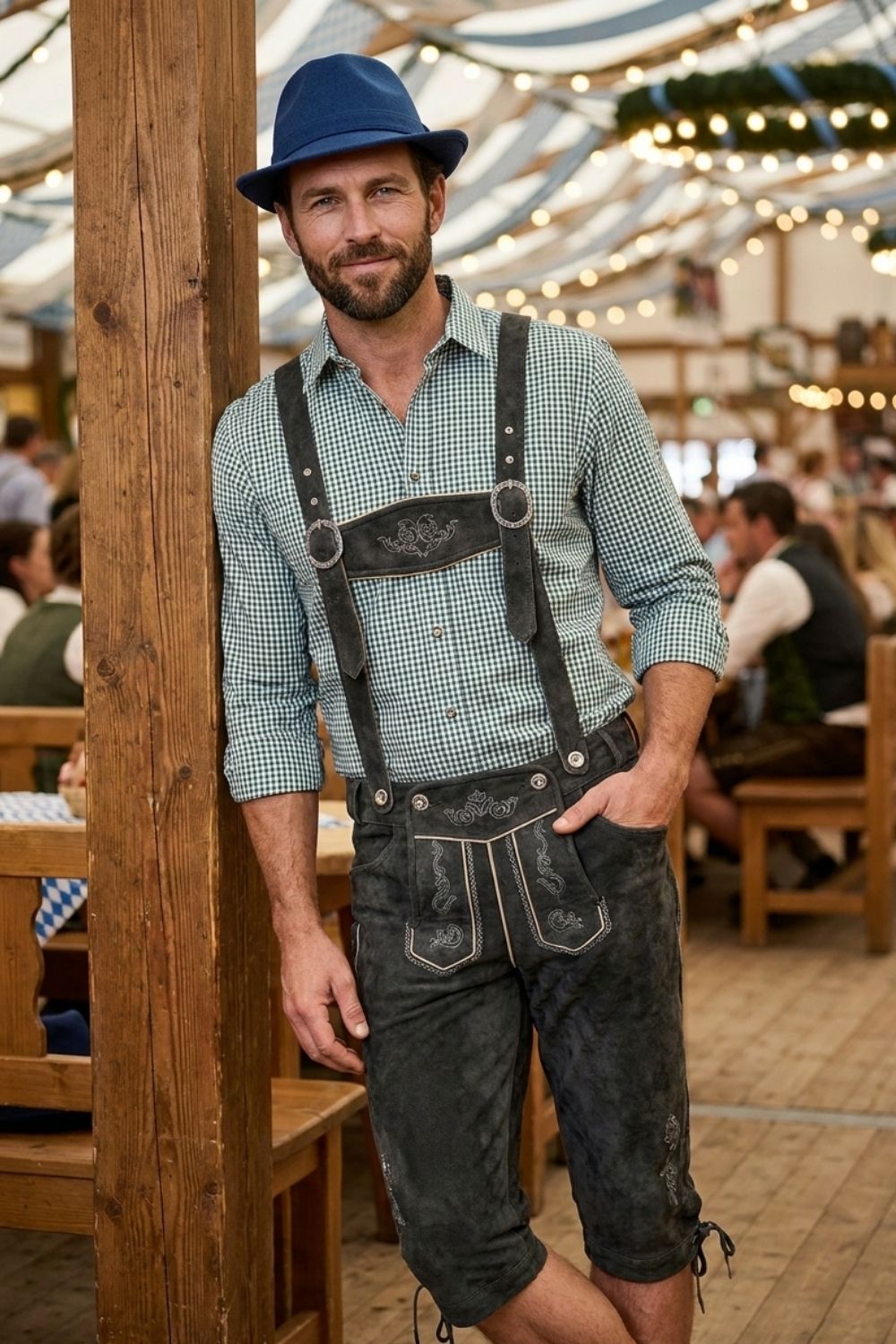 Herren Trachtenhose mit Trägern | Stickdetails