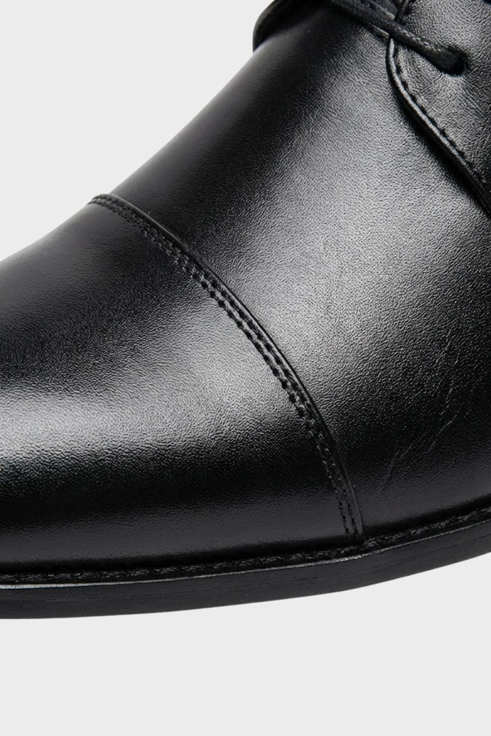 Herren Lederschuhe Schnürung glatte Kappe – Detail-Ansicht