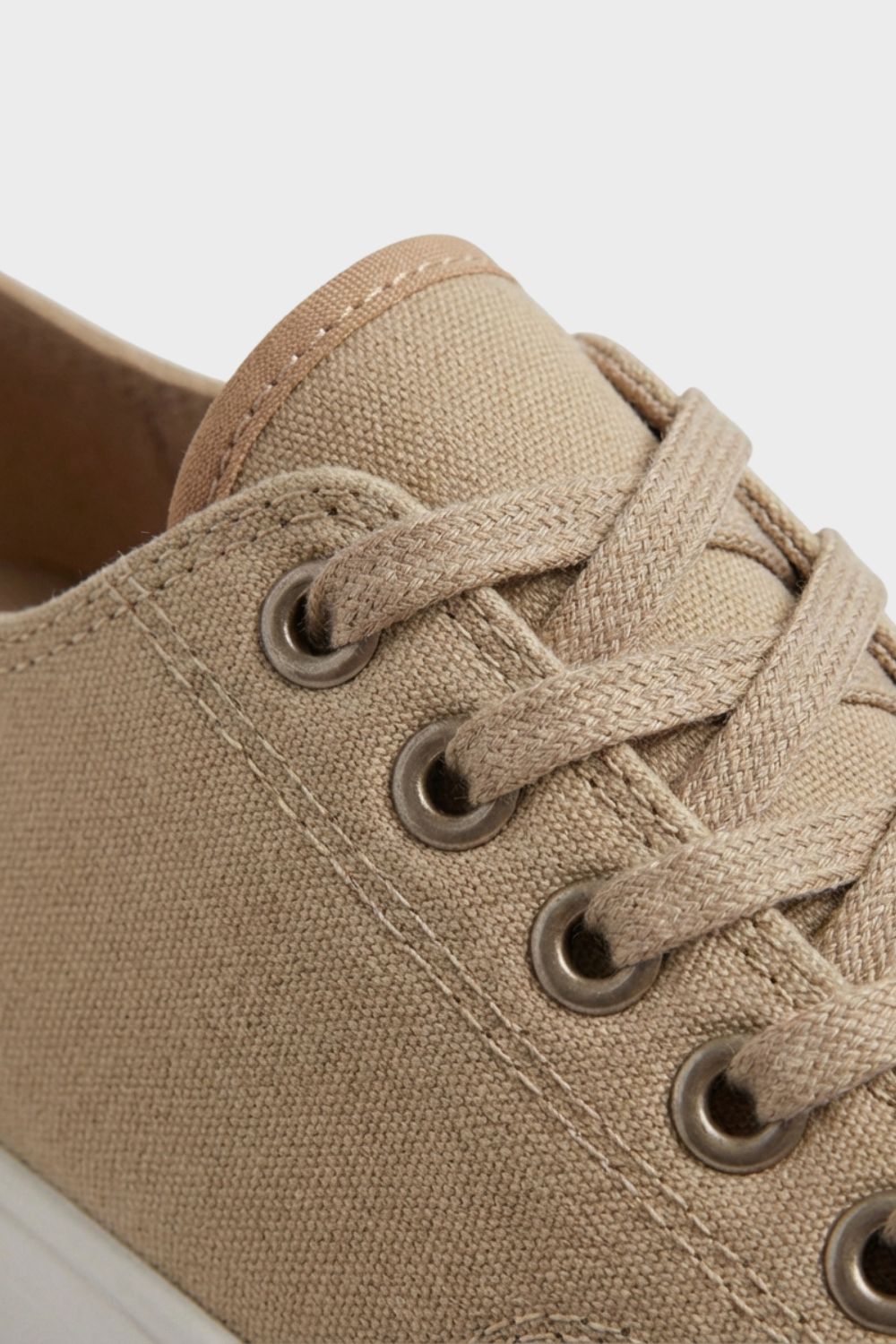 Damen Low Sneaker Gummikappe Schnürung – Profil-Ansicht