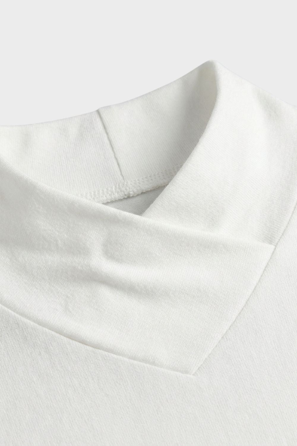 Damen Langarmshirt Stehkragen V-Ausschnitt – Detail-Ansicht