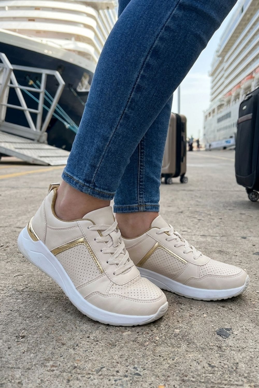 Damen Keilabsatz-Sneaker | Schnürung & Mesh-Details